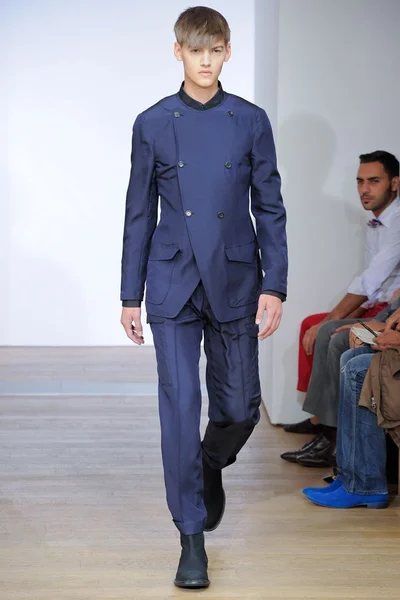 Look 7